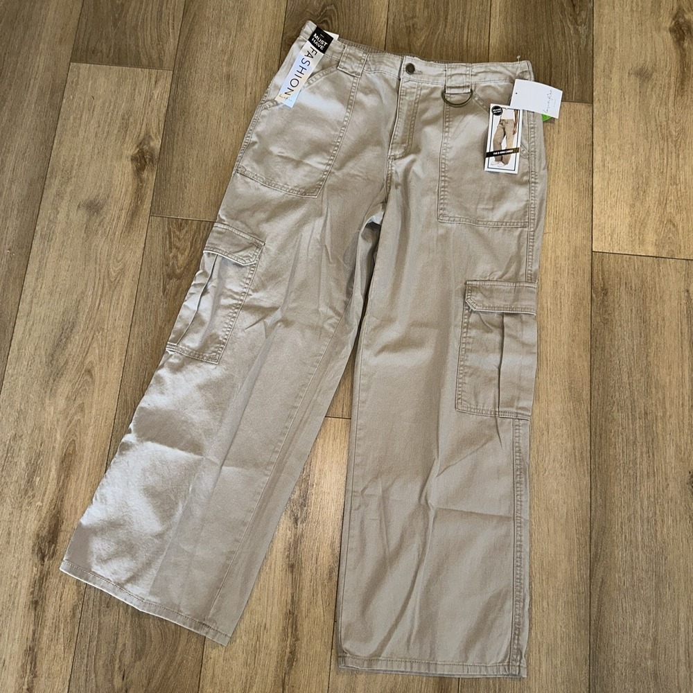 Love, Fire Juniors Khaki Mid Rise Cargo Relaxed Pants D-Ring Size 15 Wide Leg
